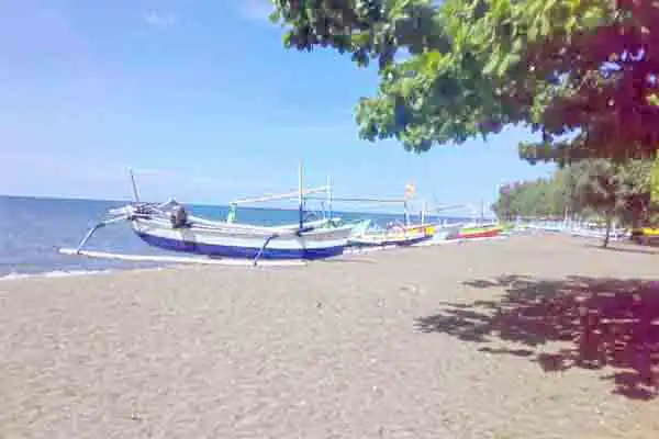 lovina beach